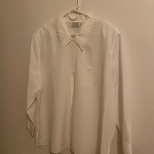Vintage white blouse with fun collar